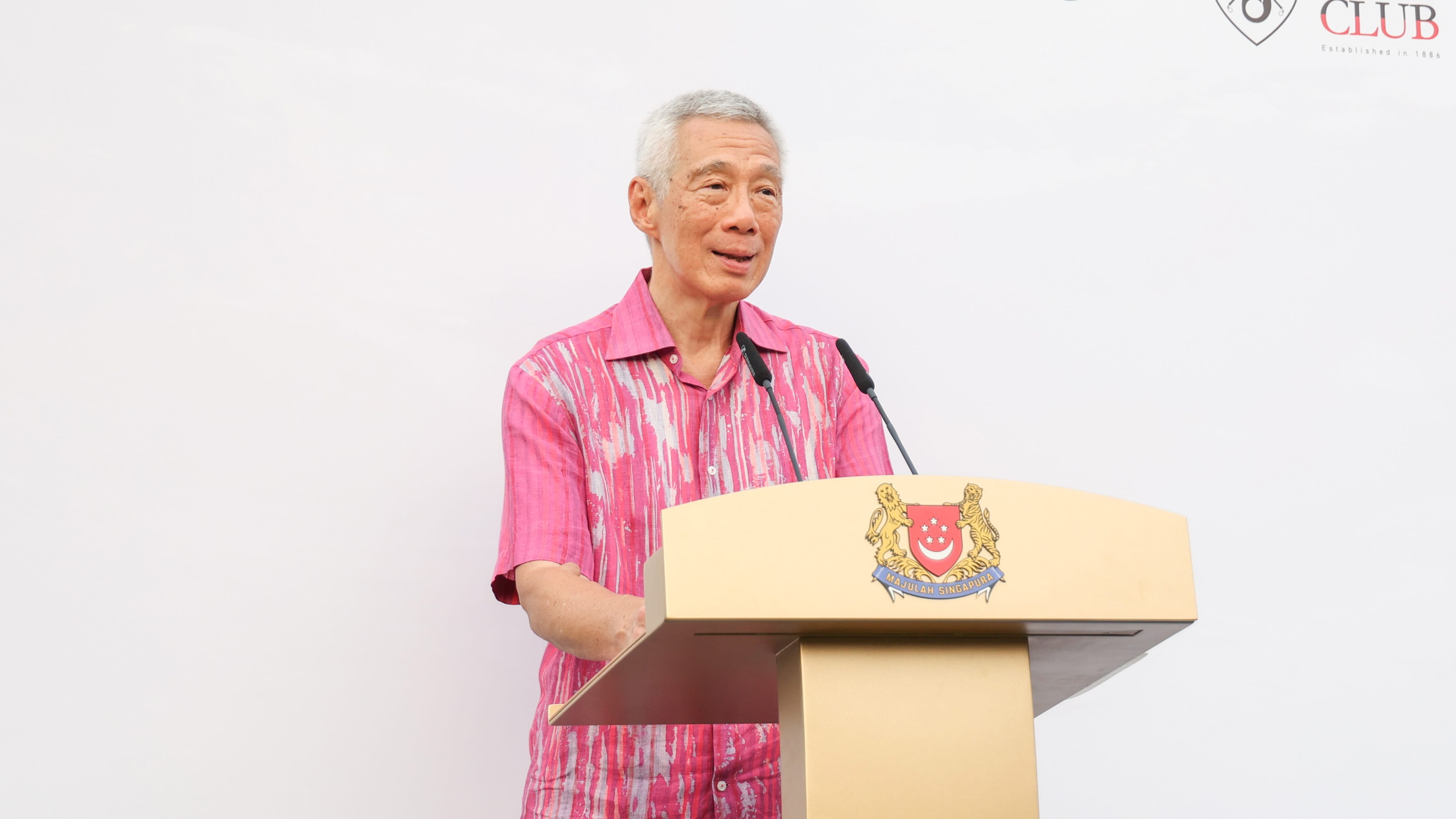 SM Lee speaking on stage.